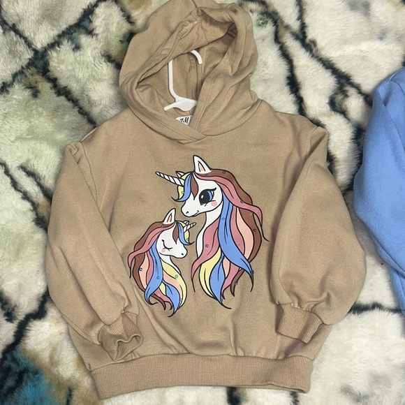Gorgeous unicorn sweaters - Picture 4 of 9